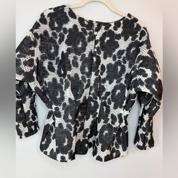 go-ing Tops - Go-ing Korean Made Structured Black & White Top – Ruched Waist – Size M
